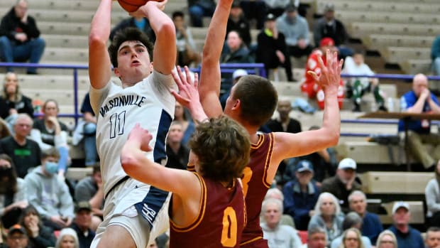 a Wilsonville Redmond 5A Oregon boys basketball quarterfinal 2024 Leon Neuschwander 58
